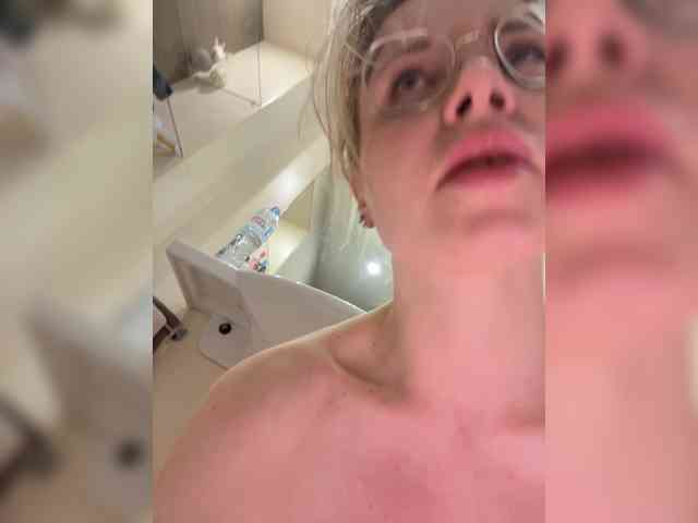 -x777x- webcam