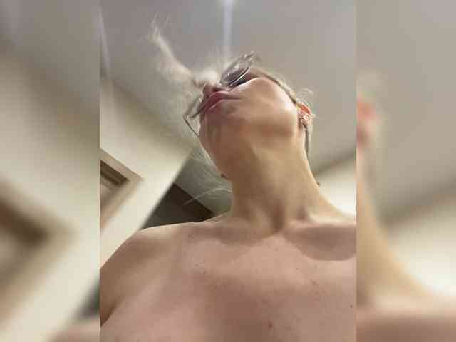 -x777x- webcam