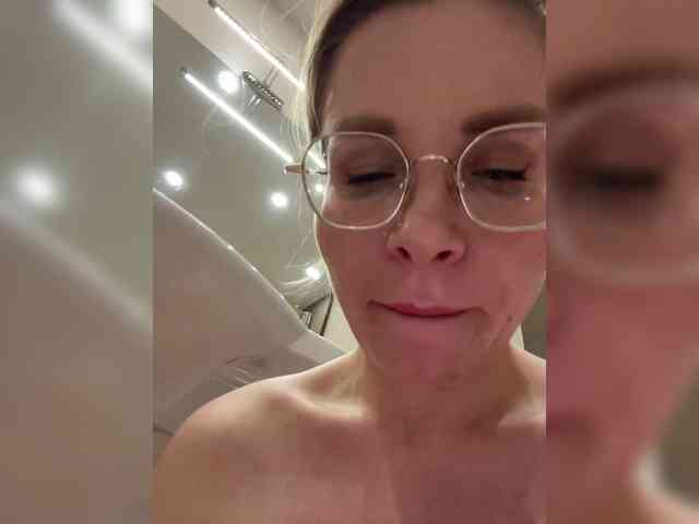 -x777x- webcam
