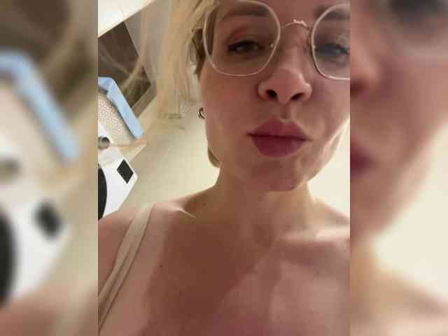 -x777x- webcam