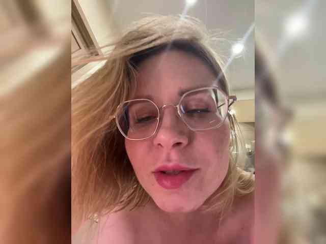 -x777x- webcam