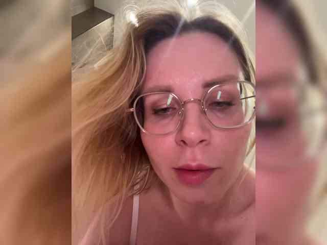 -x777x- webcam