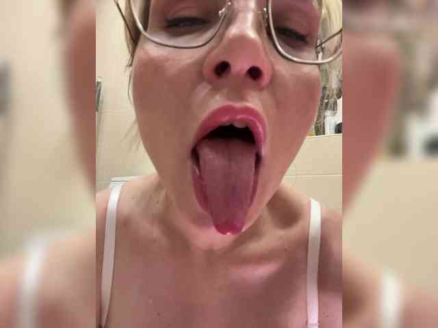 -x777x- webcam