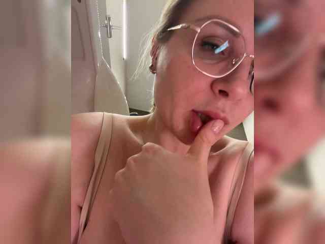 -x777x- webcam