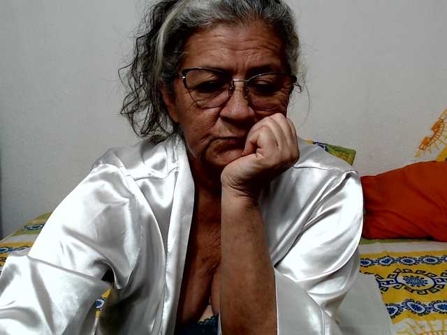 candy-mature, en directo ahora en BongaCams