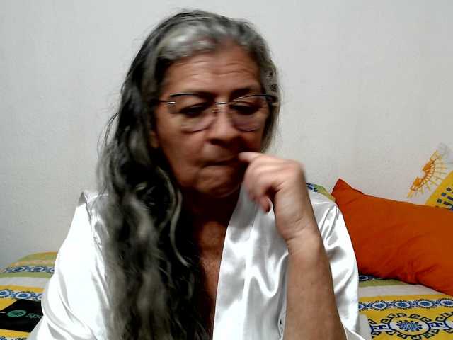 candy-mature, en directo ahora en BongaCams