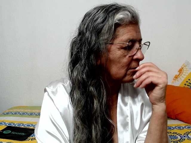 candy-mature, en directo ahora en BongaCams