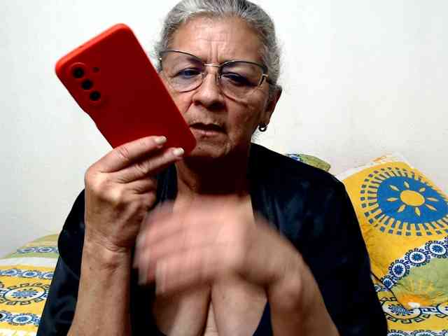 candy-mature