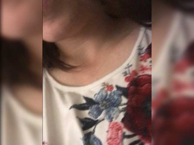 le modèle TenderBerry est en webcam porno dans un show sur le site bongacams, il possède les tags suivants: White/Caucasian,Brunette,Shaved