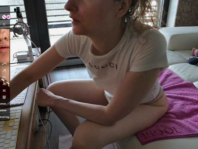 lolietta333 live cam on BongaCams