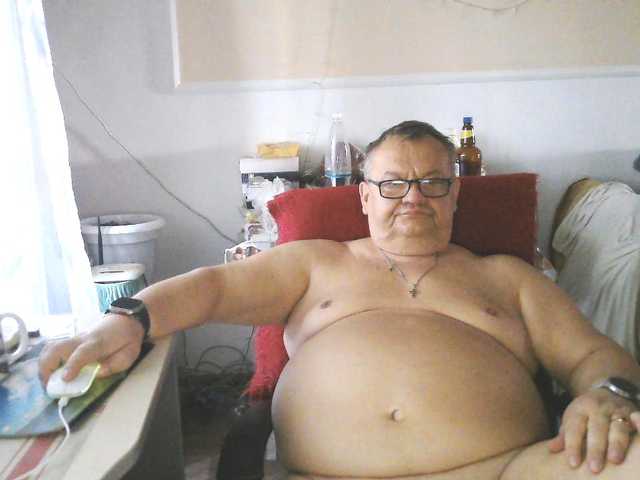 Leo2008842