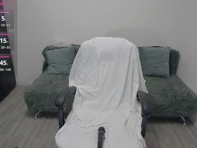 EllaSwan's BongaCams show and profile