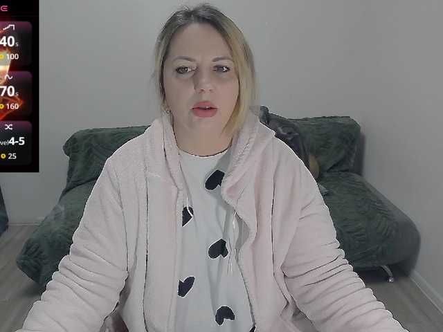 EllaSwan webcam
