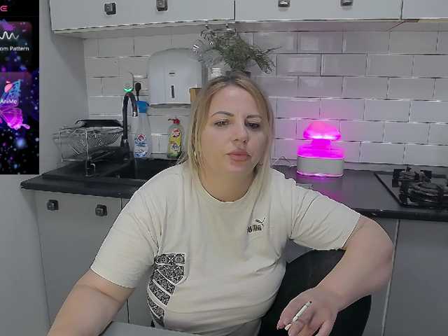 EllaSwan live cam preview
