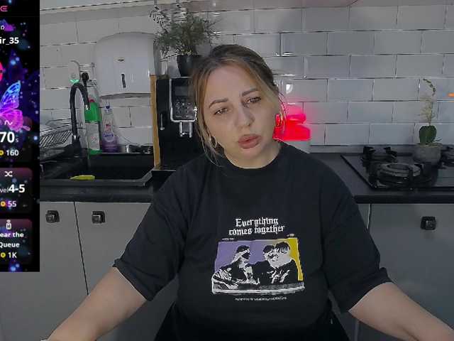EllaSwan, live now on BongaCams