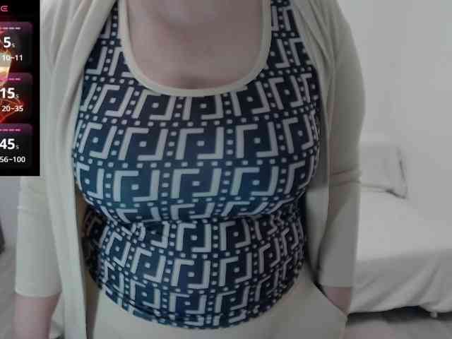 EllaSwan webcam