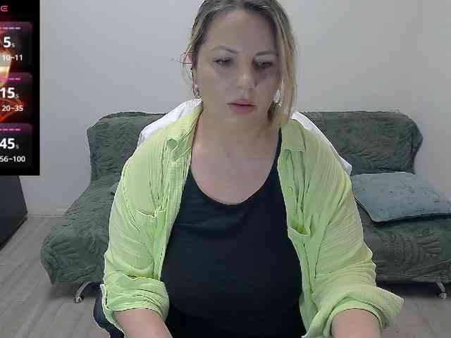 EllaSwan webcam