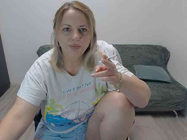 EllaSwan webcam