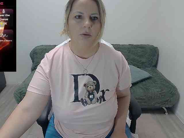 EllaSwan webcam