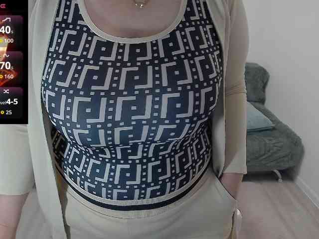 EllaSwan webcam