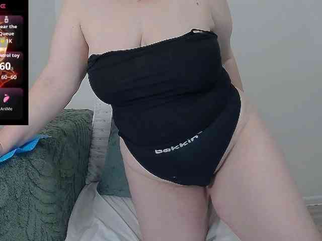 EllaSwan webcam