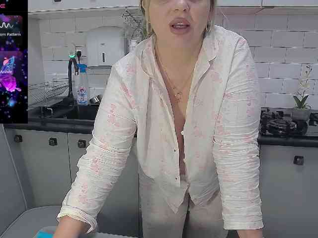 EllaSwan webcam