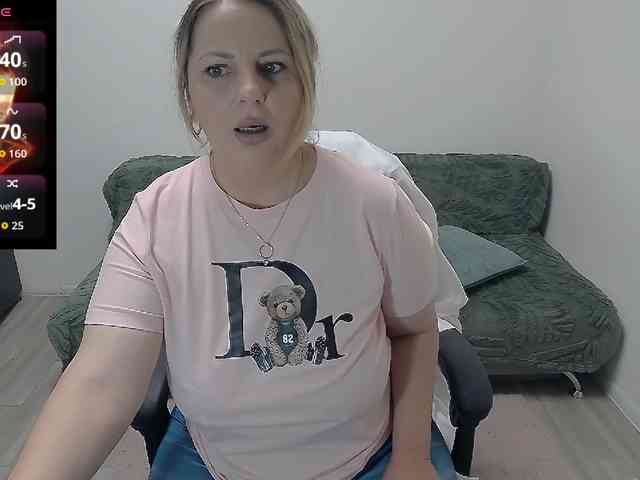 EllaSwan webcam