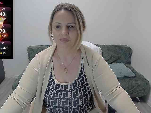 EllaSwan webcam