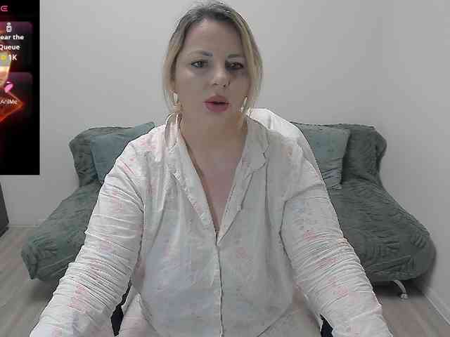 EllaSwan webcam