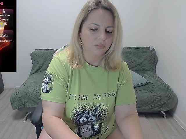 EllaSwan webcam