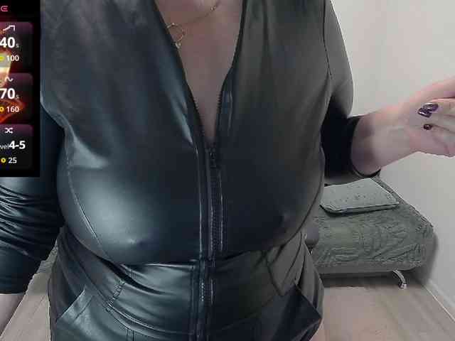 EllaSwan webcam