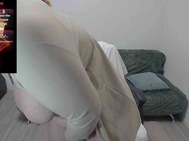 EllaSwan webcam
