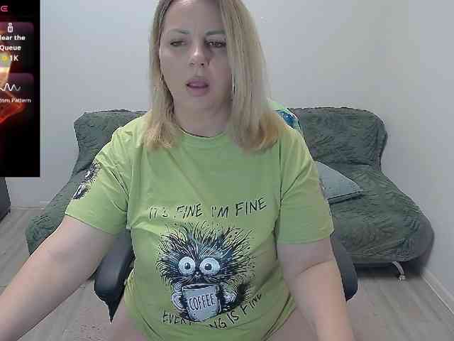 EllaSwan webcam