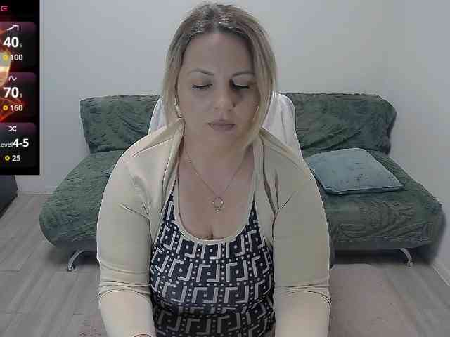 EllaSwan webcam