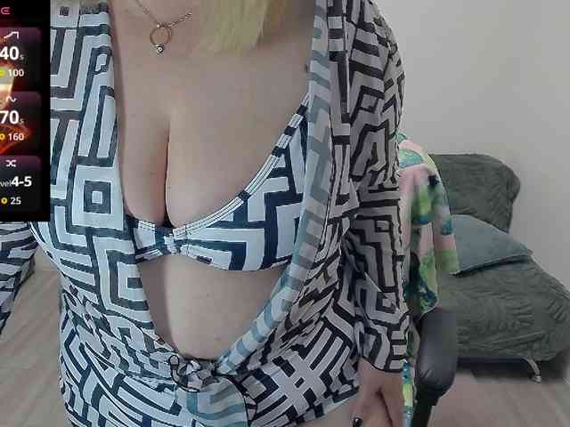 EllaSwan webcam
