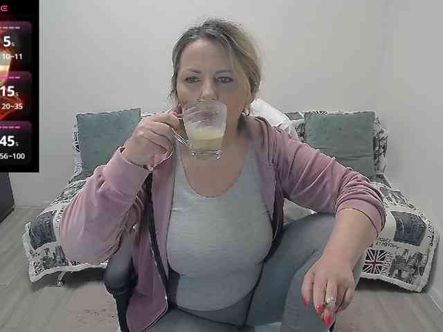 EllaSwan webcam