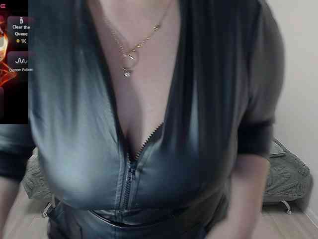 EllaSwan webcam