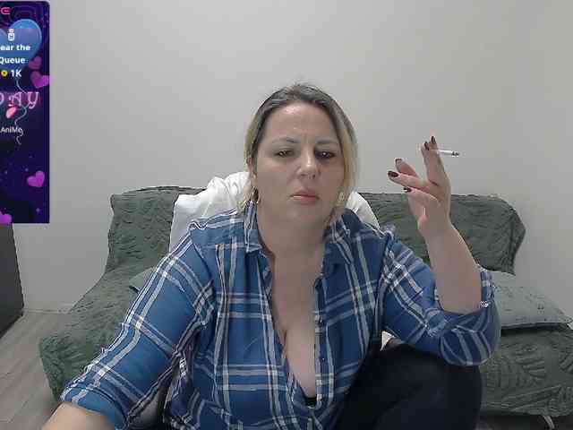 EllaSwan webcam