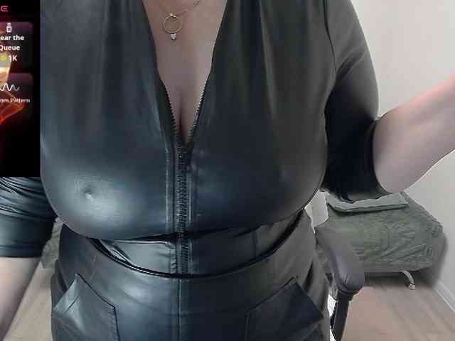 EllaSwan webcam
