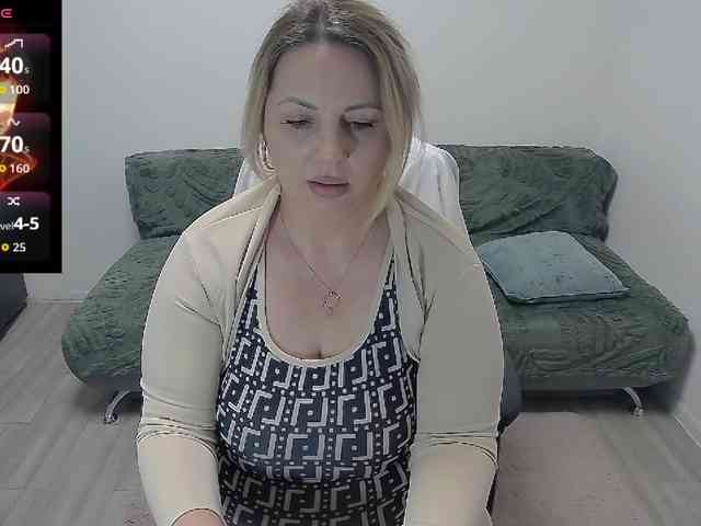 EllaSwan webcam