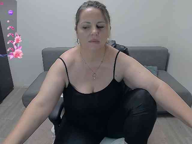 EllaSwan webcam