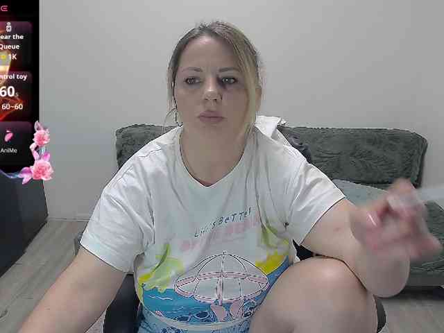 EllaSwan webcam