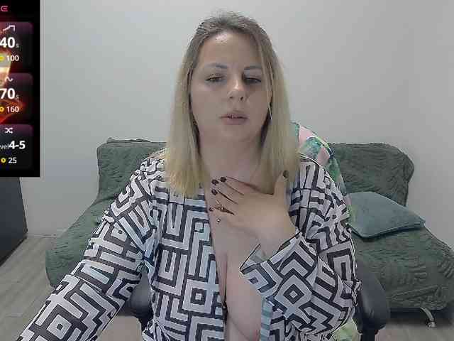 EllaSwan webcam