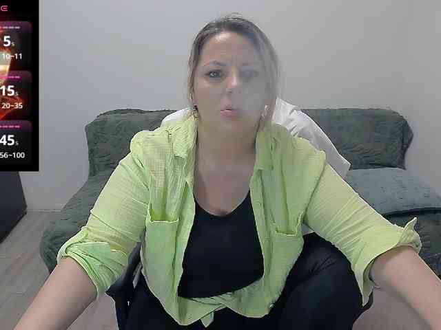 EllaSwan webcam