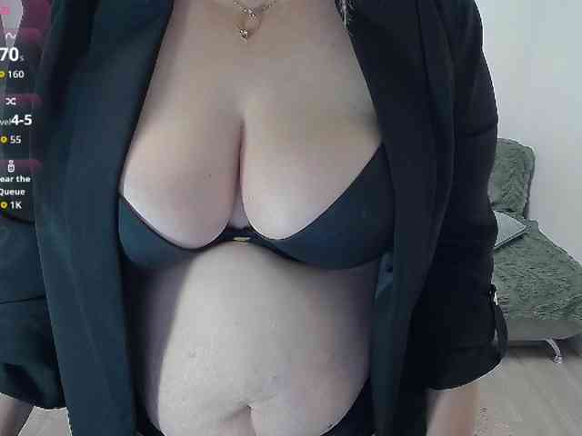 EllaSwan webcam