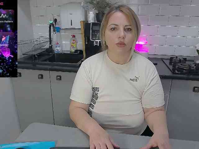 EllaSwan webcam
