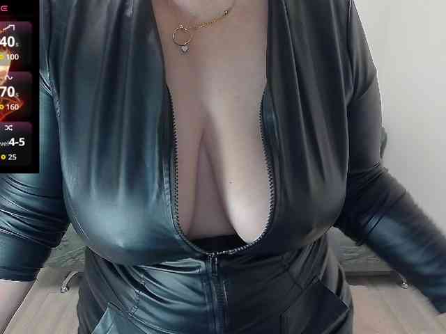 EllaSwan webcam