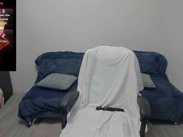 EllaSwan webcam