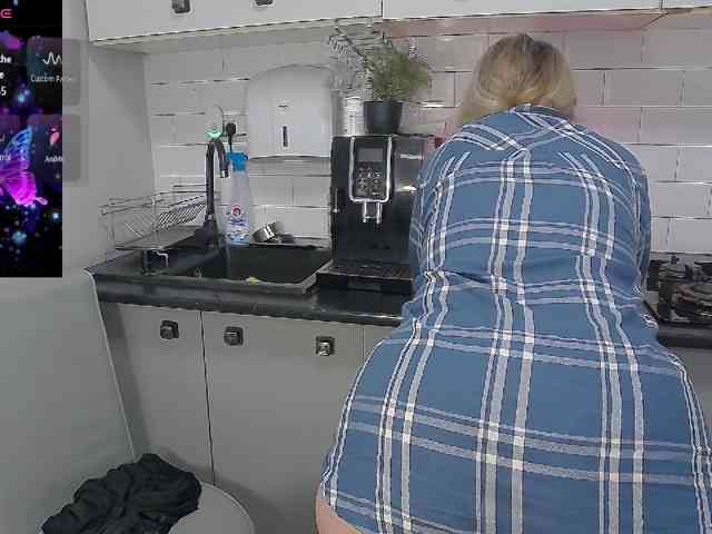 EllaSwan webcam