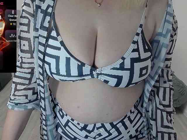 EllaSwan webcam